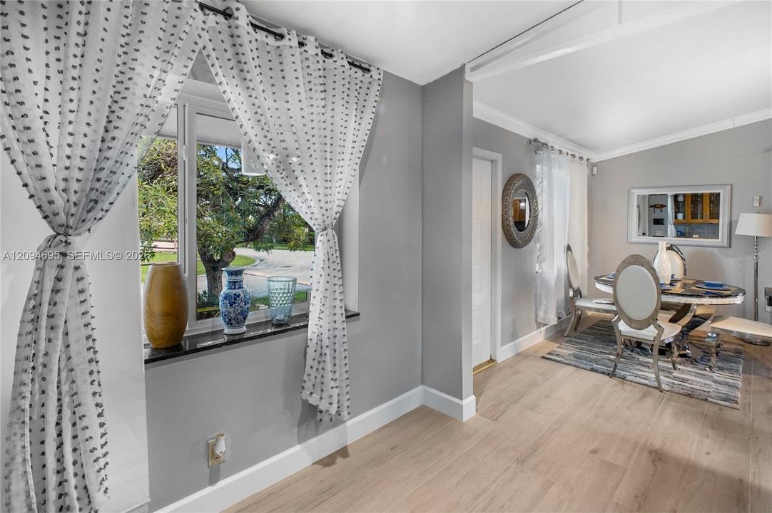 For Rent: $3,500 (2 beds, 2 baths, 923 Square Feet)