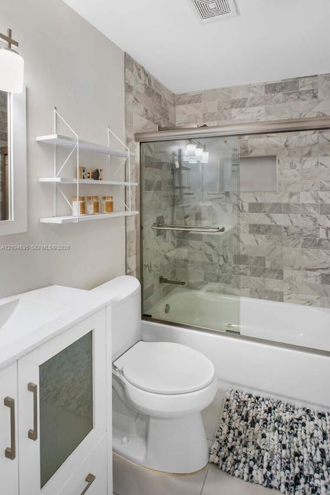 For Rent: $3,500 (2 beds, 2 baths, 923 Square Feet)