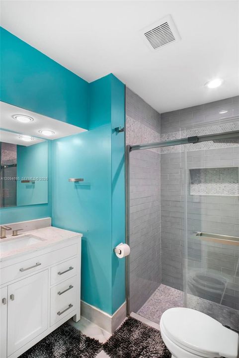 For Rent: $3,500 (2 beds, 2 baths, 923 Square Feet)