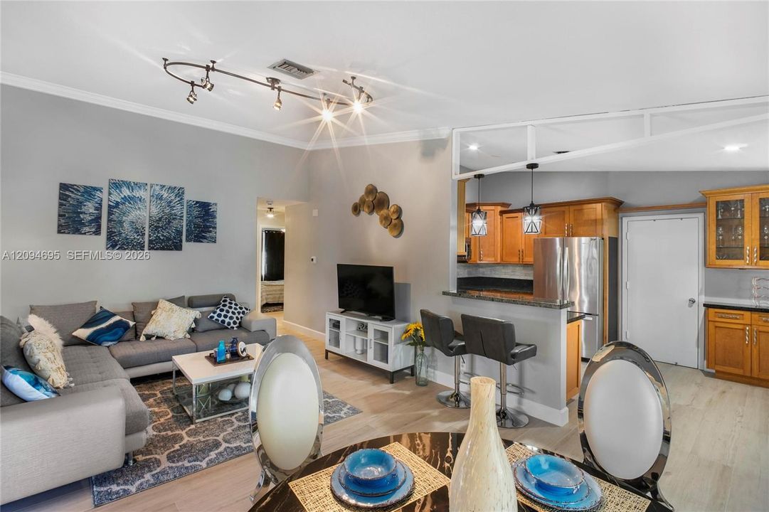 For Rent: $3,500 (2 beds, 2 baths, 923 Square Feet)