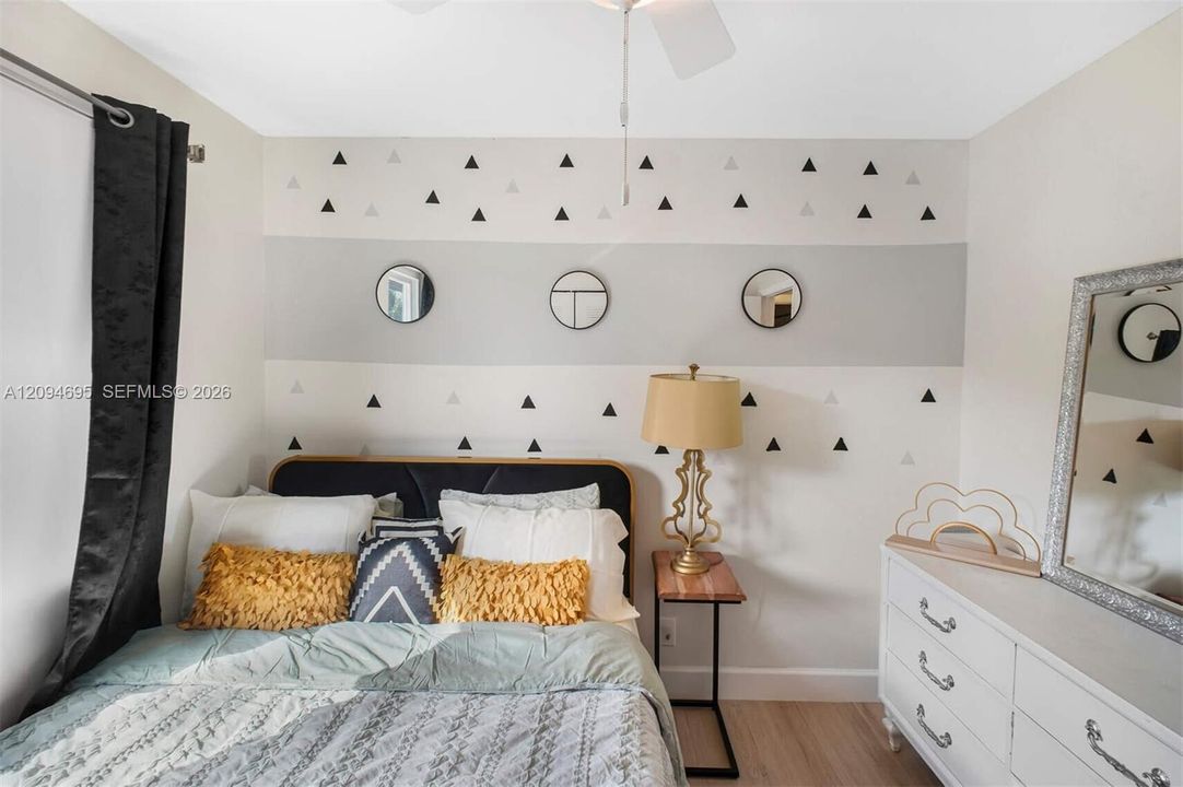 For Rent: $3,500 (2 beds, 2 baths, 923 Square Feet)