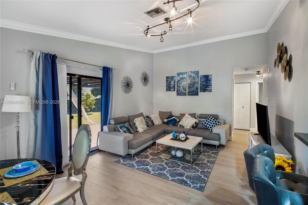 For Rent: $3,500 (2 beds, 2 baths, 923 Square Feet)