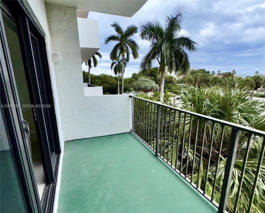For Rent: $2,500 (1 beds, 1 baths, 864 Square Feet)