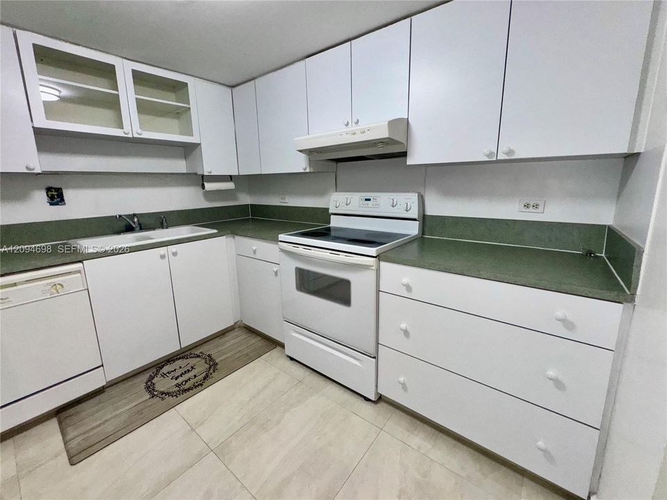 For Rent: $2,500 (1 beds, 1 baths, 864 Square Feet)