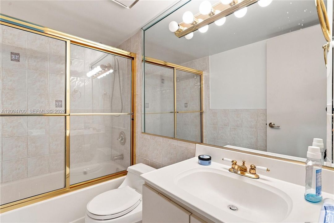 На продажу: $305,000 (2 спален, 2 ванн, 1014 Квадратных фут)