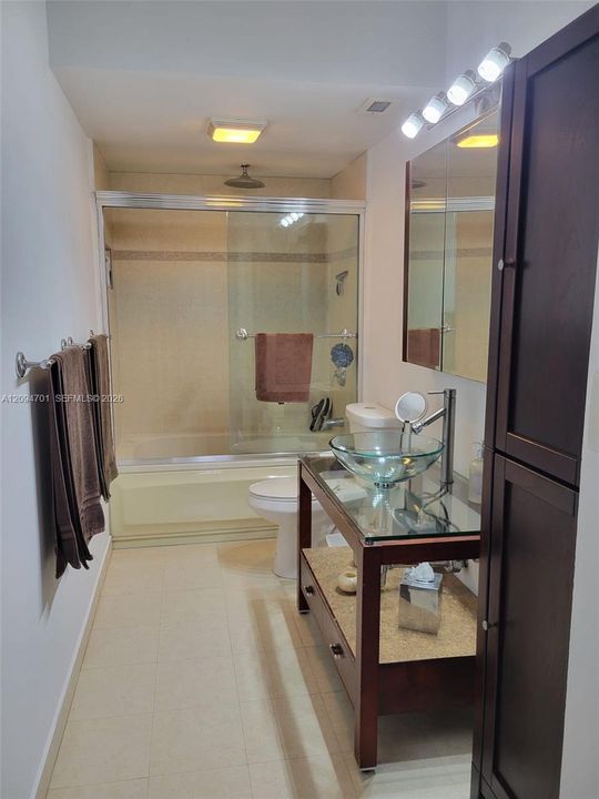 For Sale: $405,000 (2 beds, 2 baths, 1220 Square Feet)