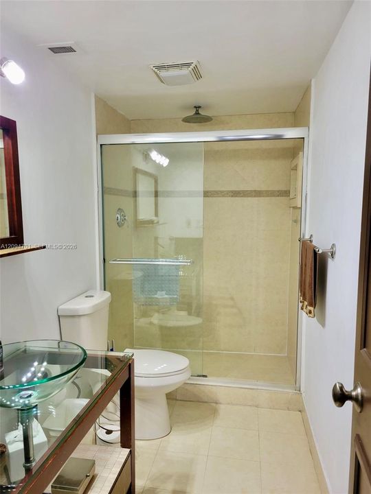 For Sale: $405,000 (2 beds, 2 baths, 1220 Square Feet)