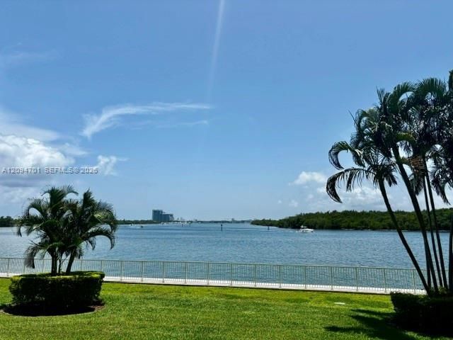 For Sale: $405,000 (2 beds, 2 baths, 1220 Square Feet)