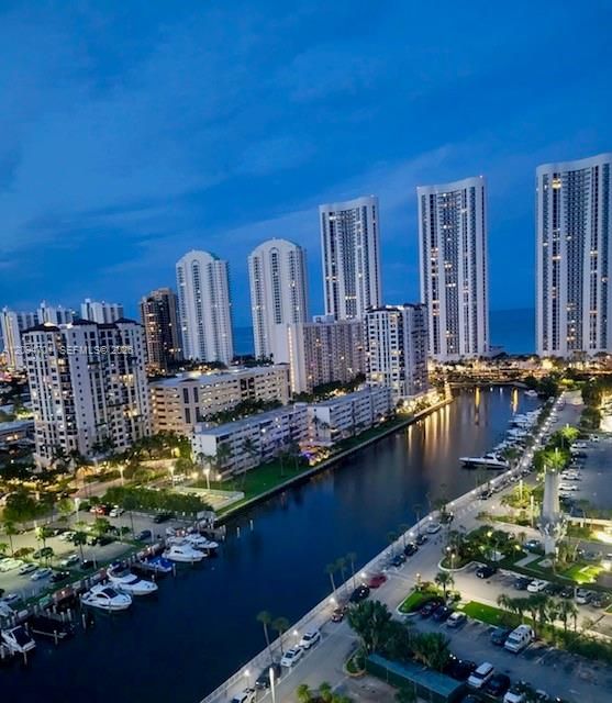 For Sale: $405,000 (2 beds, 2 baths, 1220 Square Feet)