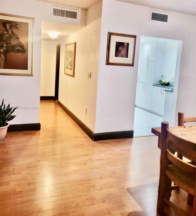 For Sale: $405,000 (2 beds, 2 baths, 1220 Square Feet)