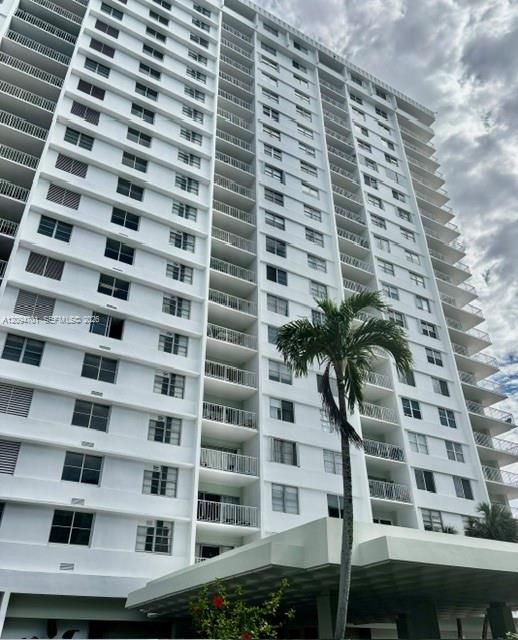 For Sale: $405,000 (2 beds, 2 baths, 1220 Square Feet)