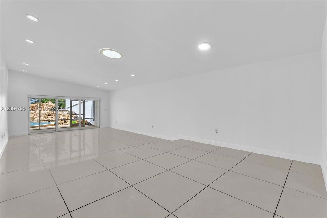 For Sale: $649,990 (2 beds, 2 baths, 1968 Square Feet)