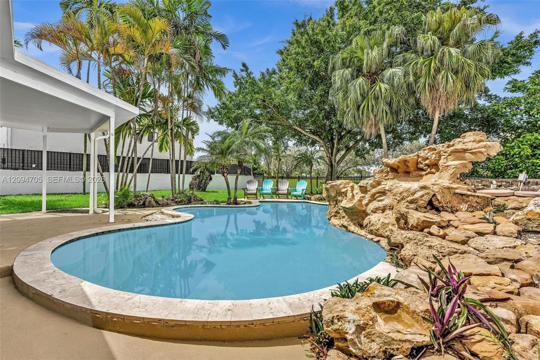For Sale: $649,990 (2 beds, 2 baths, 1968 Square Feet)