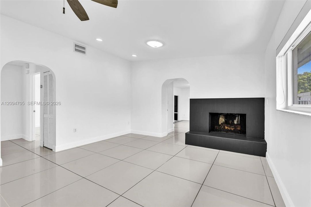 For Sale: $649,990 (2 beds, 2 baths, 1968 Square Feet)