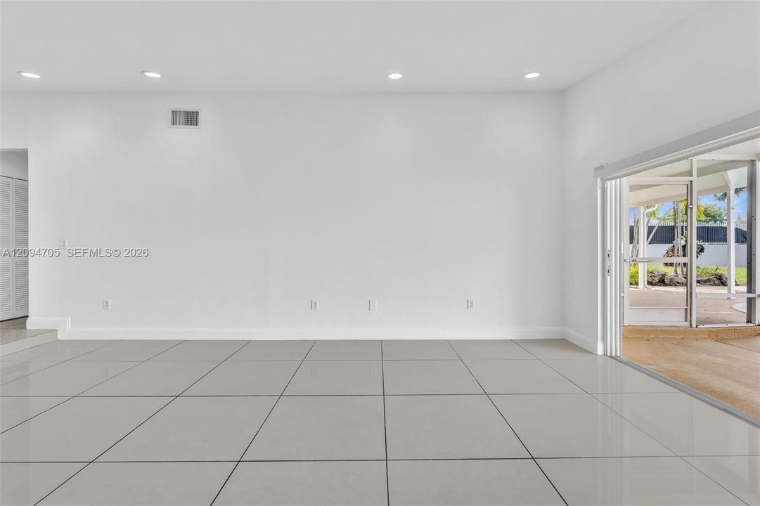 For Sale: $649,990 (2 beds, 2 baths, 1968 Square Feet)