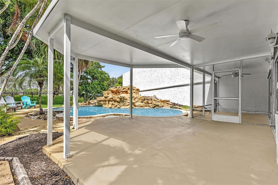 For Sale: $649,990 (2 beds, 2 baths, 1968 Square Feet)