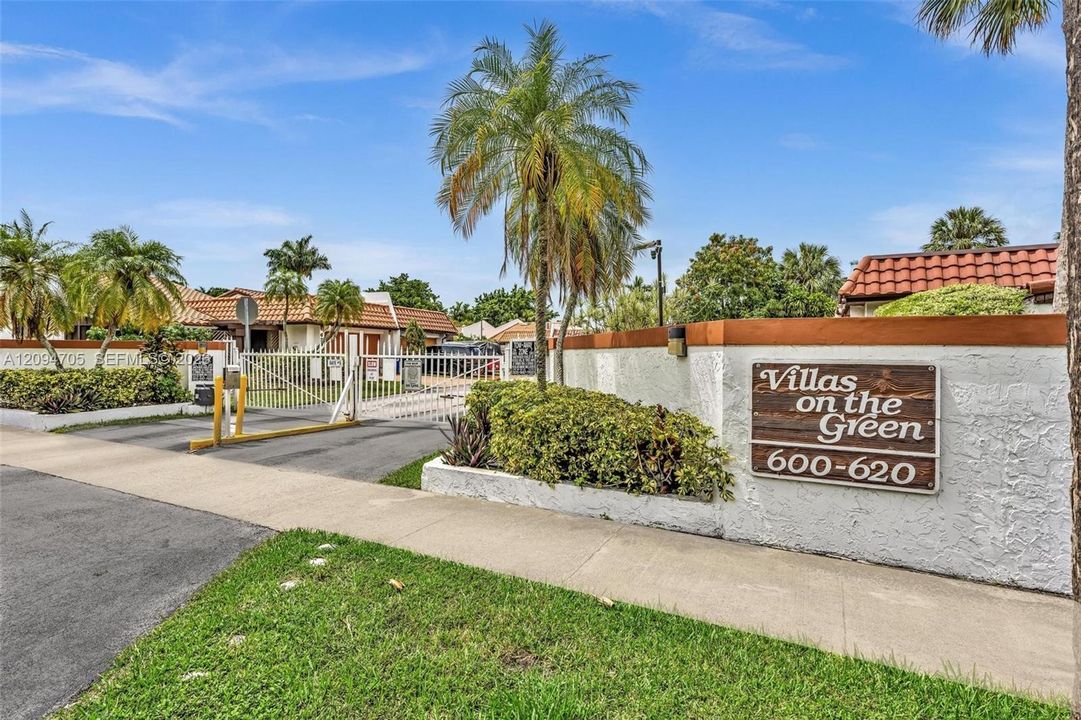 For Sale: $649,990 (2 beds, 2 baths, 1968 Square Feet)