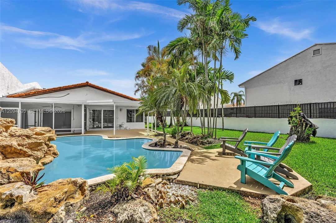 For Sale: $649,990 (2 beds, 2 baths, 1968 Square Feet)