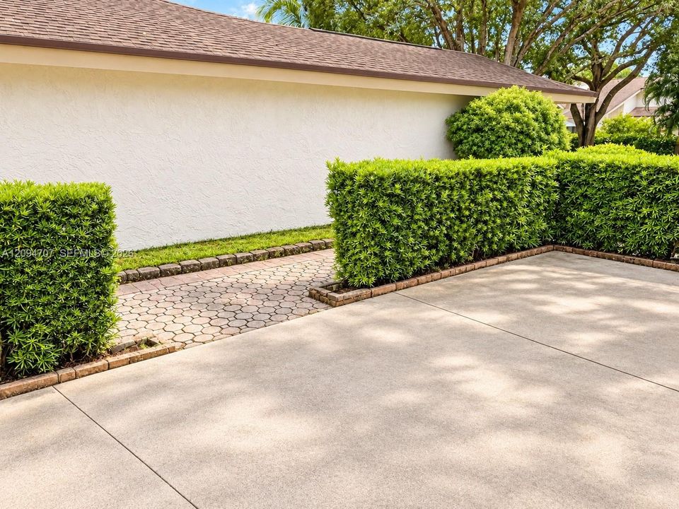 For Sale: $600,000 (3 beds, 2 baths, 1600 Square Feet)
