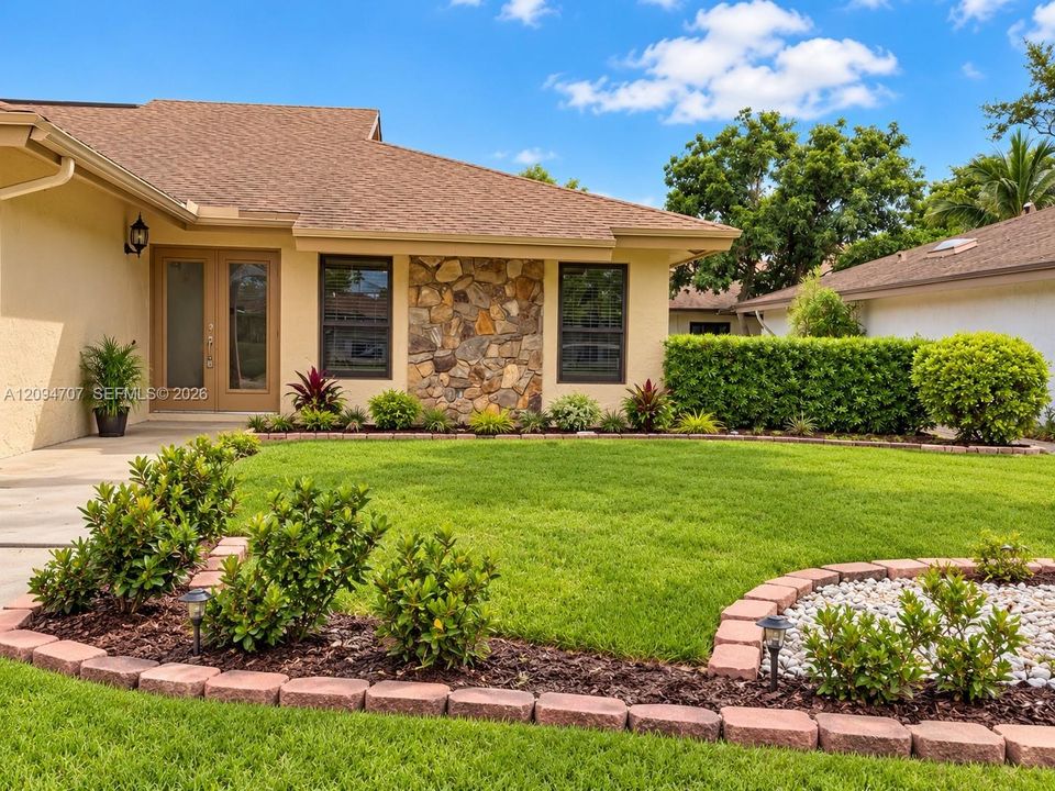 For Sale: $600,000 (3 beds, 2 baths, 1600 Square Feet)