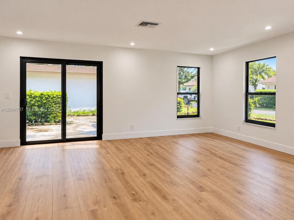 For Sale: $600,000 (3 beds, 2 baths, 1600 Square Feet)