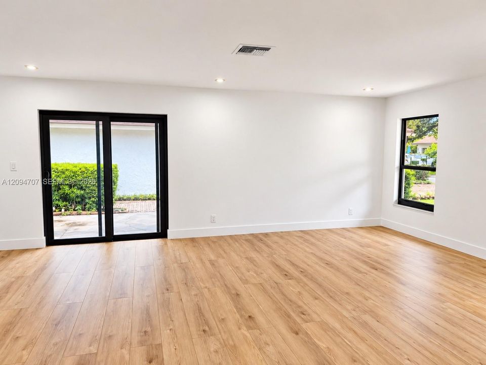 For Sale: $600,000 (3 beds, 2 baths, 1600 Square Feet)