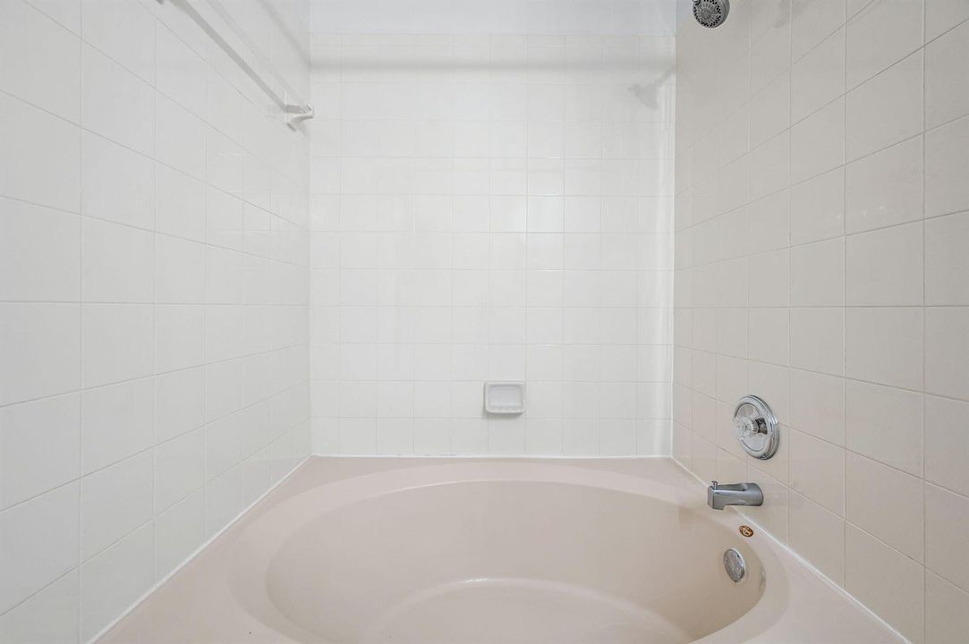 24-web-or-mls-5323 NW Perez Ct - 24