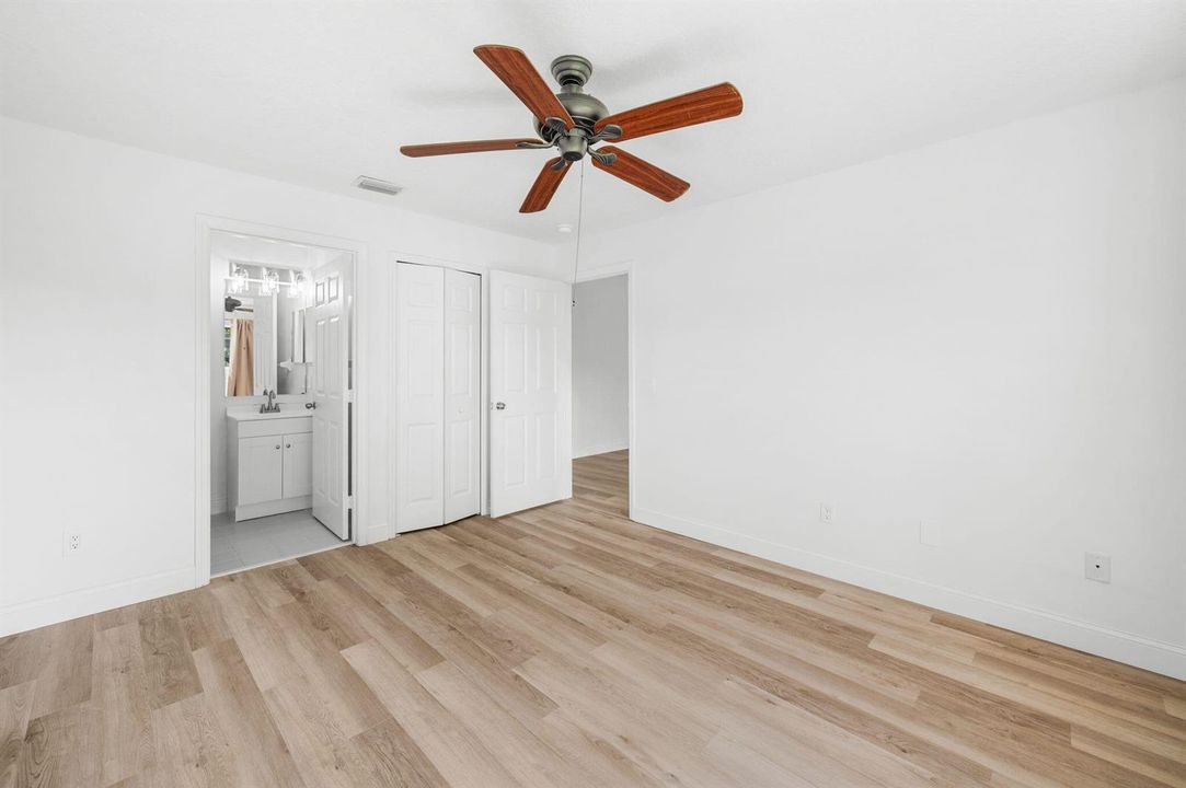 22-web-or-mls-5323 NW Perez Ct - 22