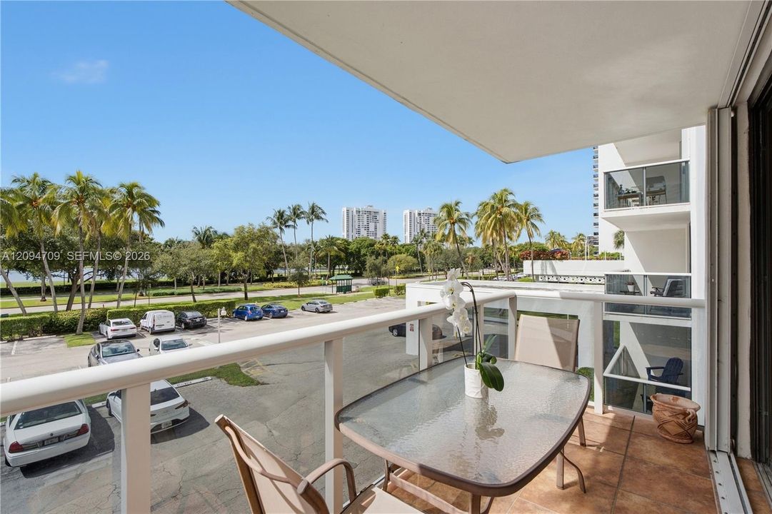 En Venta: $229,000 (2 camas, 2 baños, 996 Pies cuadrados)