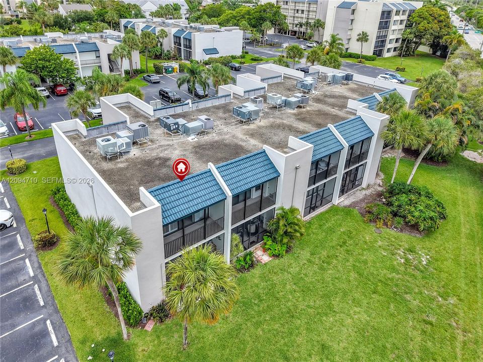 For Rent: $2,300 (1 beds, 1 baths, 704 Square Feet)