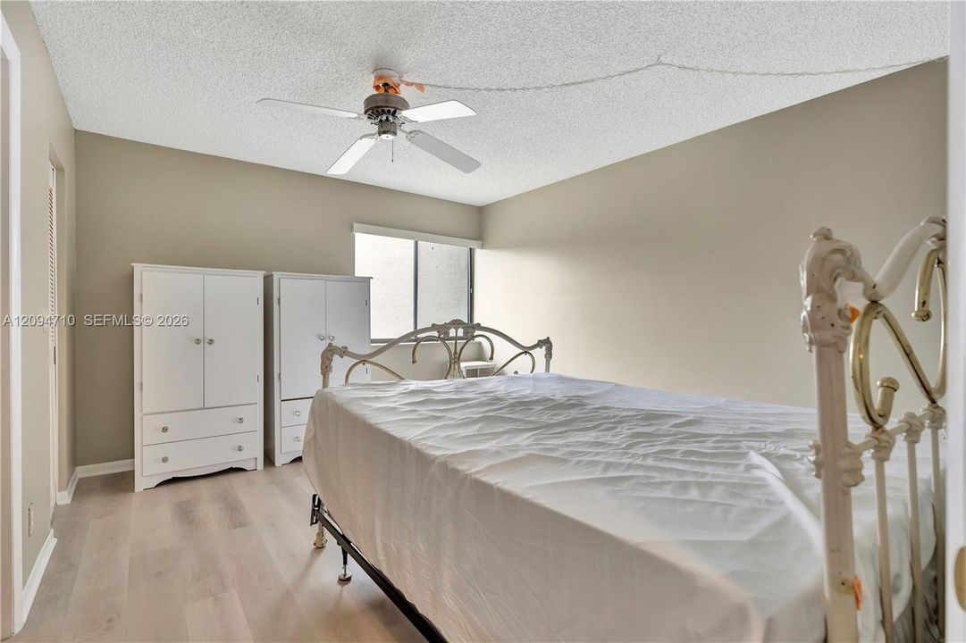For Rent: $2,300 (1 beds, 1 baths, 704 Square Feet)