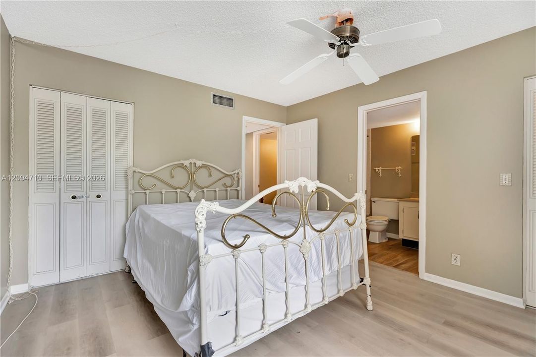 For Rent: $2,300 (1 beds, 1 baths, 704 Square Feet)