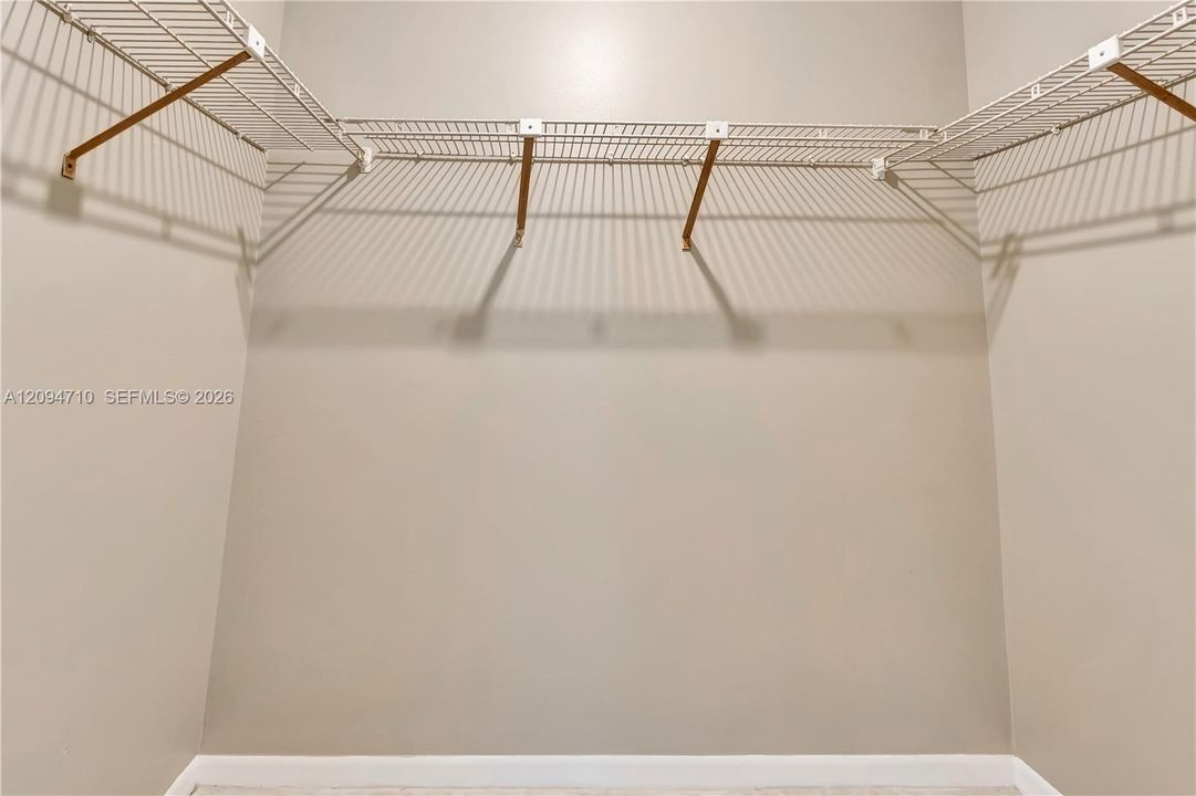 For Rent: $2,300 (1 beds, 1 baths, 704 Square Feet)