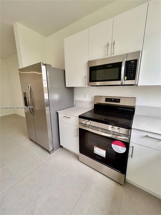 В аренду: $2,500 (3 спален, 3 ванн, 1300 Квадратных фут)