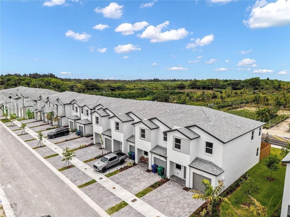 В аренду: $2,500 (3 спален, 3 ванн, 1300 Квадратных фут)