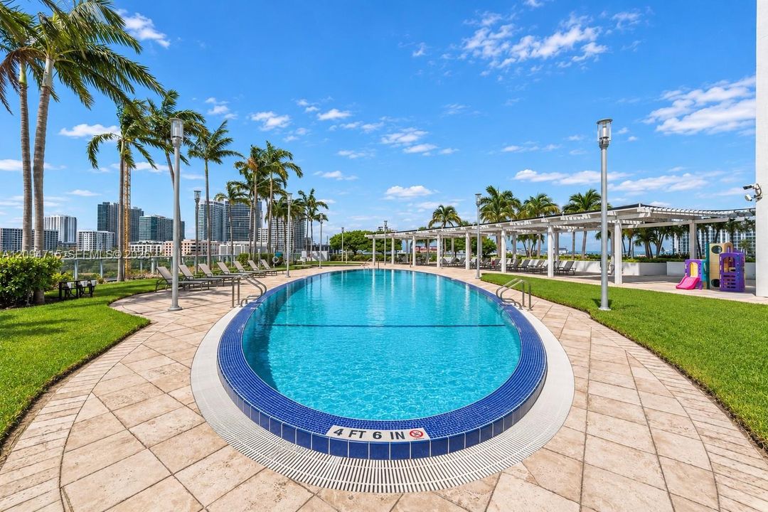 For Sale: $1,495,000 (3 beds, 3 baths, 1870 Square Feet)