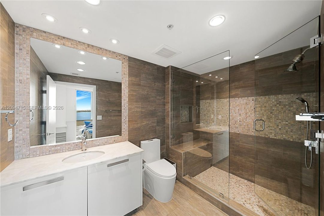 For Sale: $1,495,000 (3 beds, 3 baths, 1870 Square Feet)