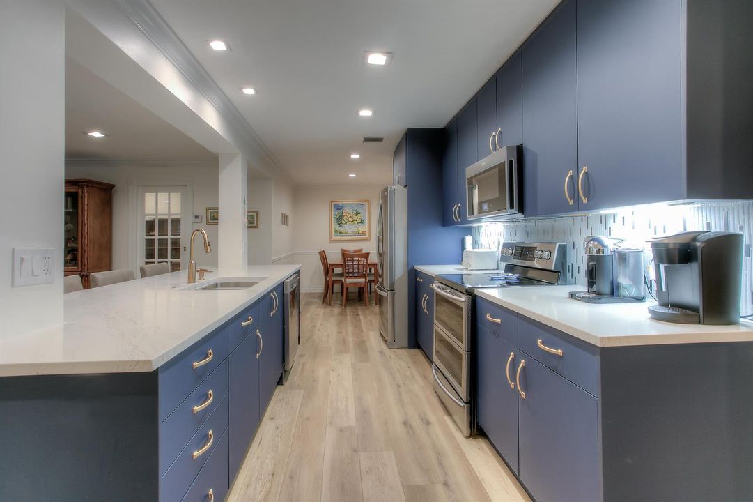 931 NE 23rd Terr-6