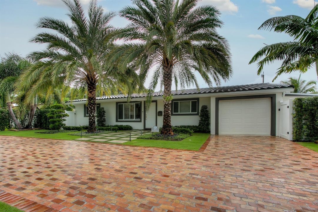 931 NE 23rd Terr-1