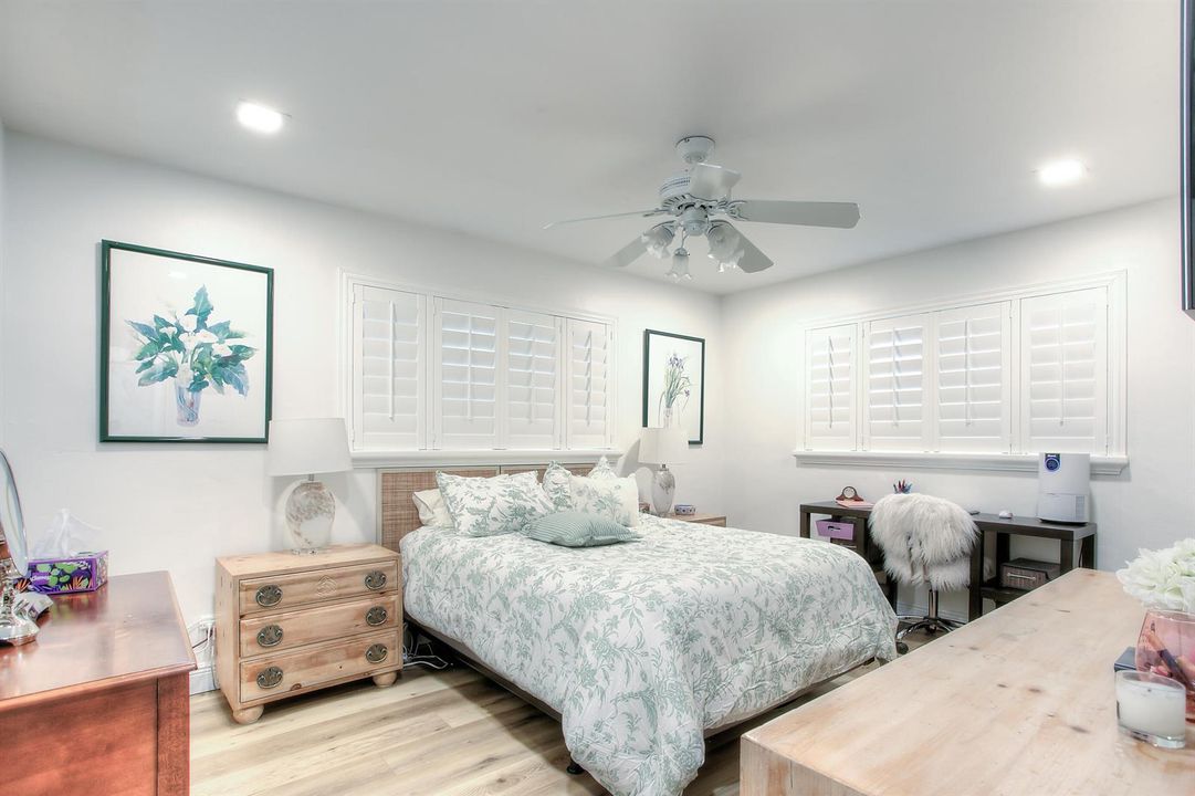 931 NE 23rd Terr-13