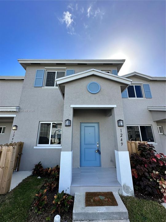 En Venta: $349,999 (4 camas, 3 baños, 1338 Pies cuadrados)