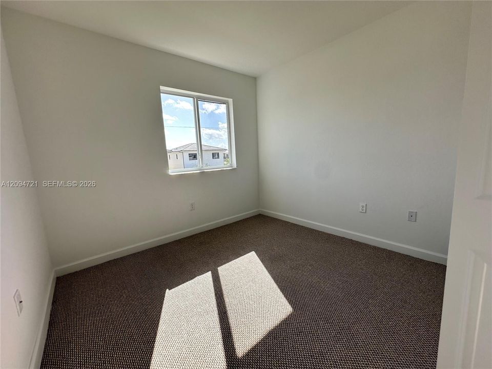 En Venta: $349,999 (4 camas, 3 baños, 1338 Pies cuadrados)