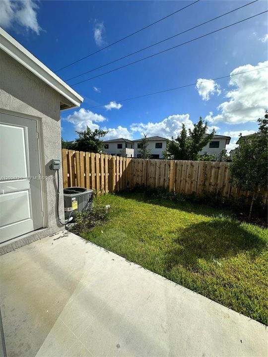 En Venta: $349,999 (4 camas, 3 baños, 1338 Pies cuadrados)