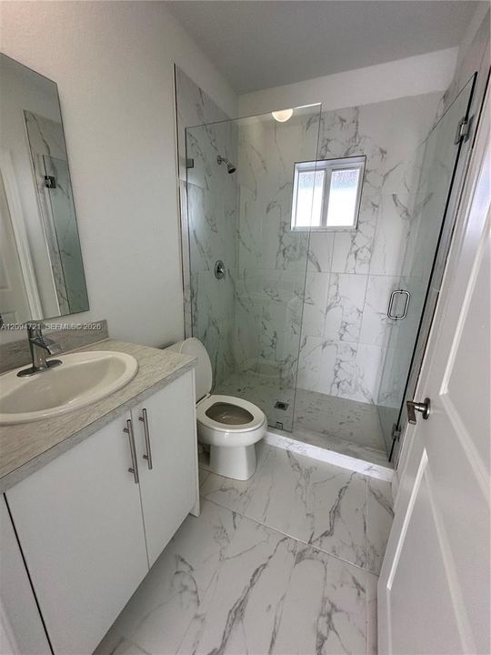 En Venta: $349,999 (4 camas, 3 baños, 1338 Pies cuadrados)