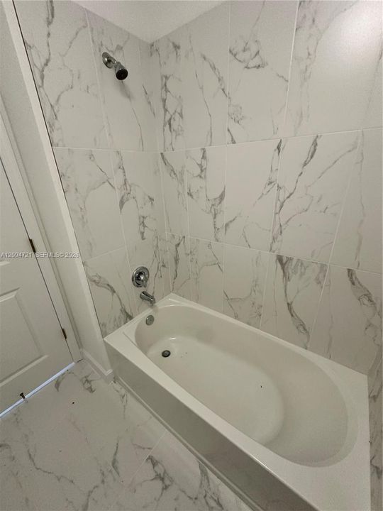 En Venta: $349,999 (4 camas, 3 baños, 1338 Pies cuadrados)