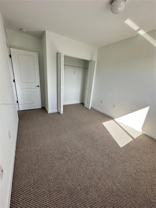En Venta: $349,999 (4 camas, 3 baños, 1338 Pies cuadrados)