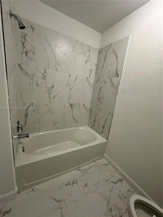 En Venta: $349,999 (4 camas, 3 baños, 1338 Pies cuadrados)