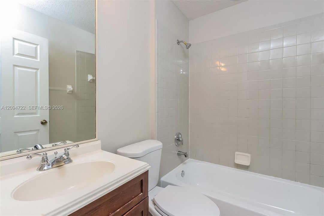 Active With Contract: $2,030 (3 beds, 2 baths, 1221 Square Feet)