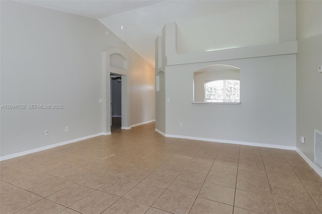 Active With Contract: $2,030 (3 beds, 2 baths, 1221 Square Feet)