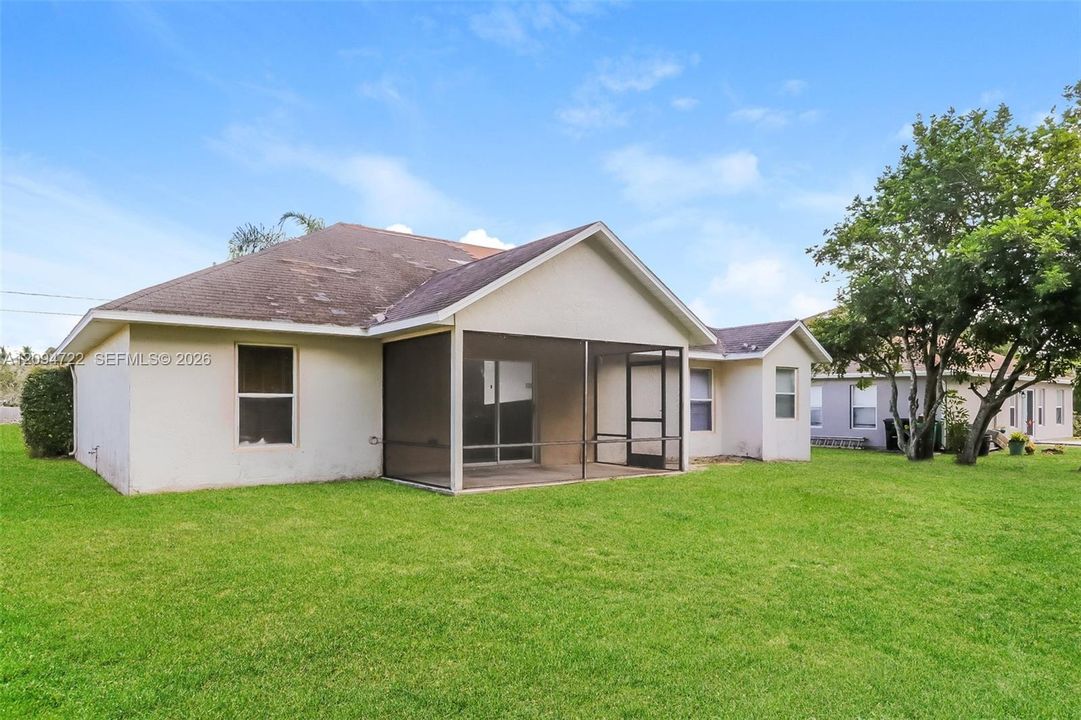 Active With Contract: $2,030 (3 beds, 2 baths, 1221 Square Feet)